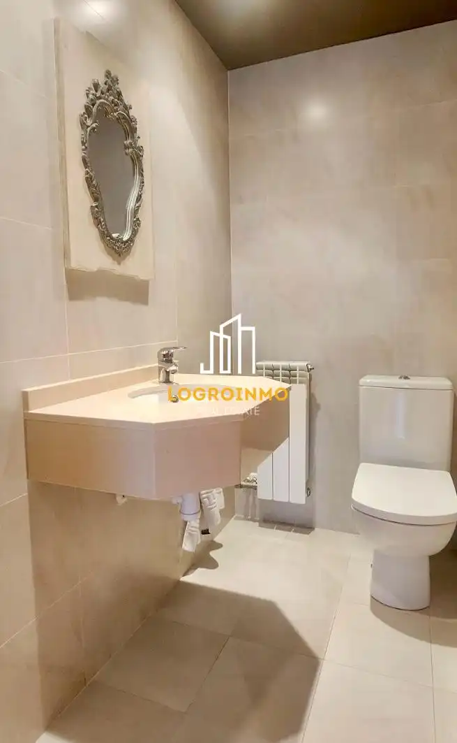 Badezimmer von Wohnung zum Verkauf in  Logroño mit Klimaanlage, Heizung und Terrasse