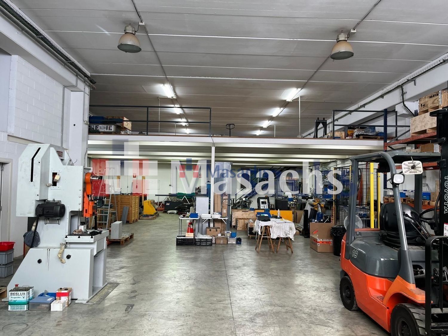 Nau industrial en venda en Badalona