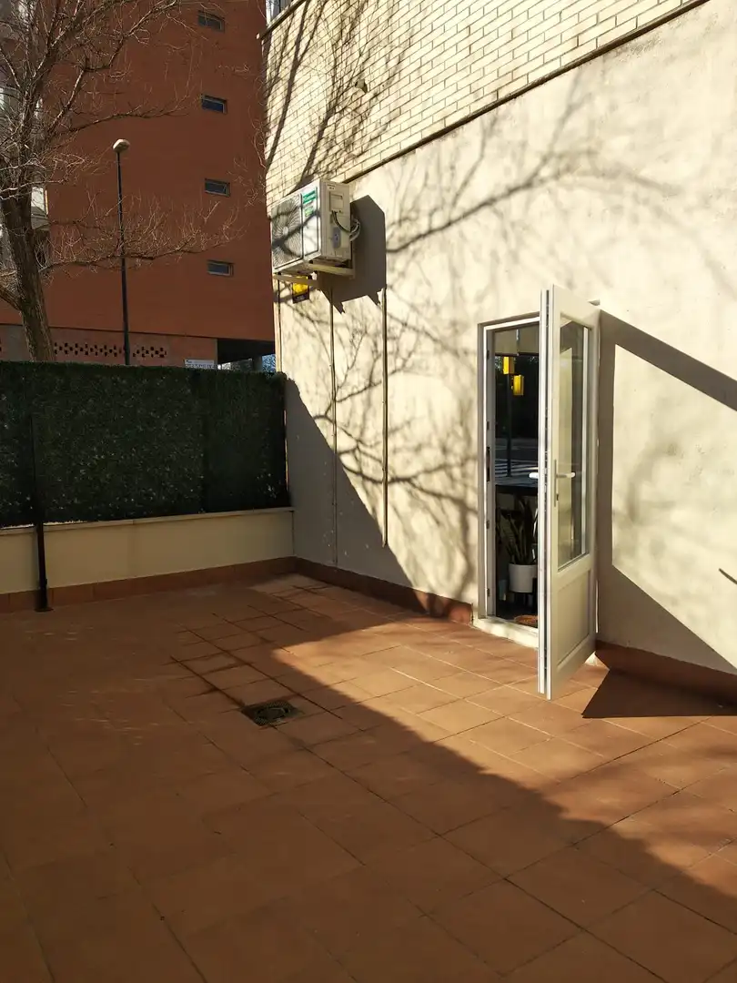 Terraza de Local en venta en Zaragoza con Aire acondicionado