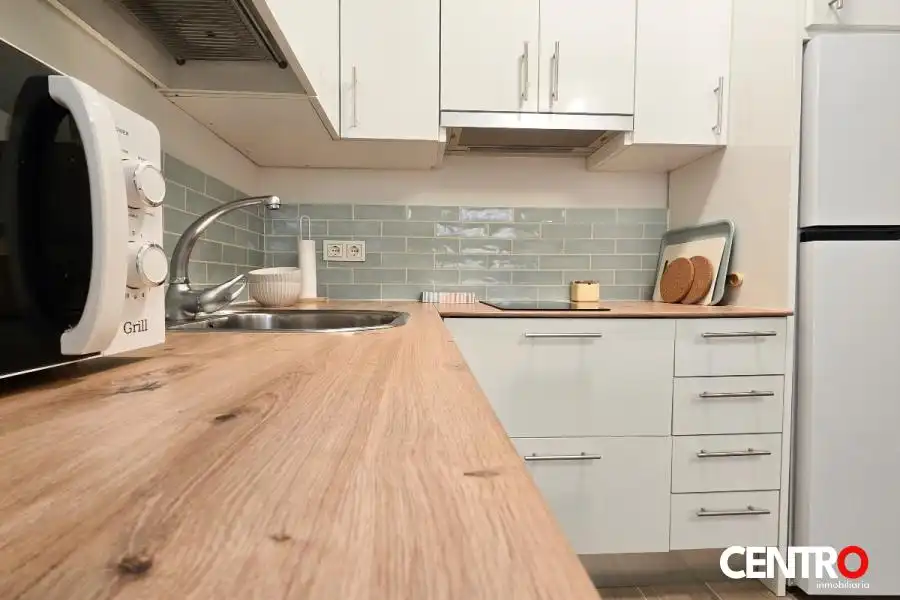 Cuina de Apartament de lloguer en Granada amb Aire condicionat