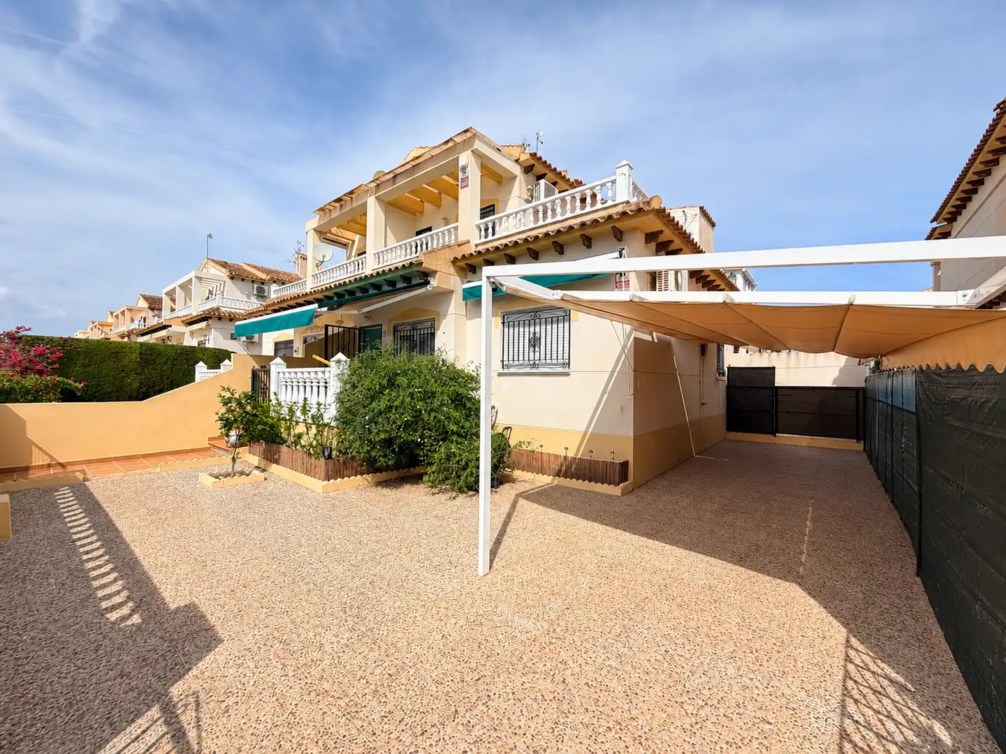 Duplex avec piscine à vendre à N/A