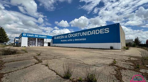 Foto 2 von Fabrikhallen zur Miete in Industrial de Onzonilla, Onzonilla, León