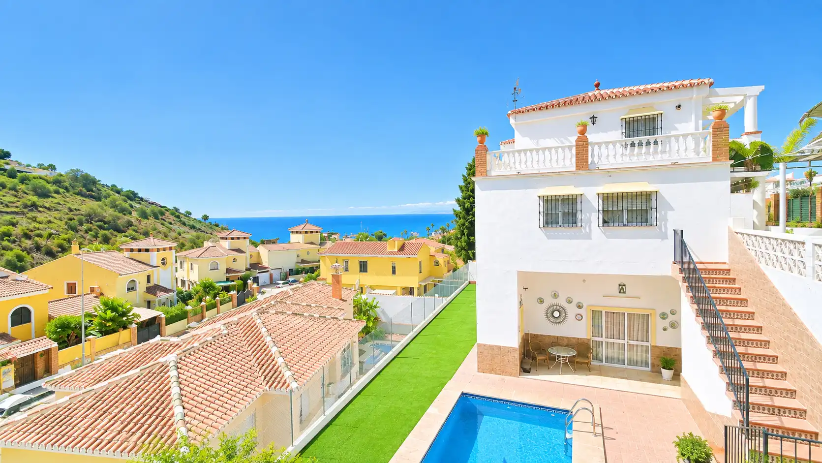 Vista exterior de Casa o xalet en venda en Rincón de la Victoria amb Aire condicionat, Calefacció i Jardí privat