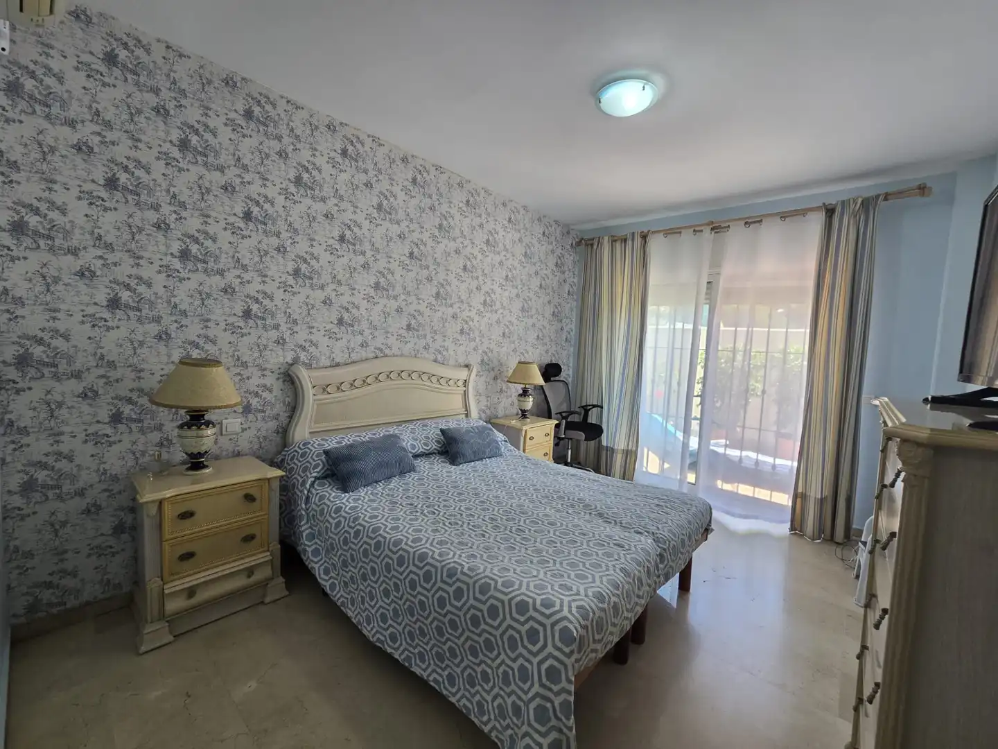 Habitación de Piso en venta en Marbella con Aire acondicionado, Terraza y Alarma
