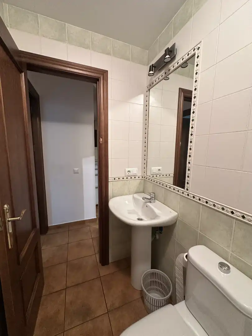Bany de Pis en venda en La Iruela amb Aire condicionat, Traster i Piscina comunitària