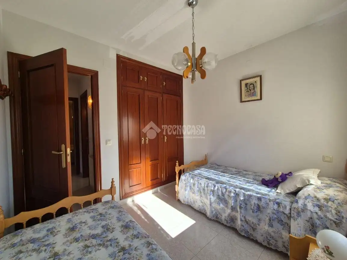 Schlafzimmer von Einfamilien-Reihenhaus zum Verkauf in Jadraque mit Heizung