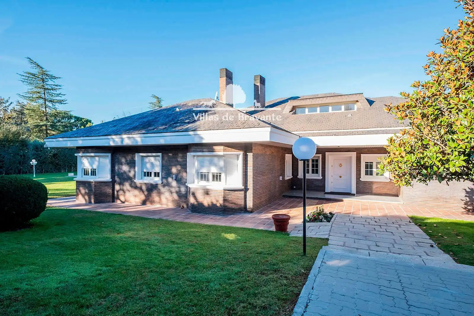 Vista exterior de Casa o xalet en venda en Pozuelo de Alarcón amb Aire condicionat, Calefacció i Parquet