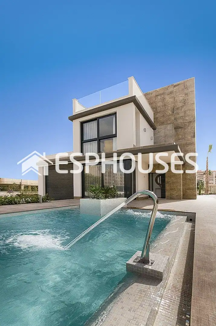 Chalet con terraza en venta en Orihuela Costa