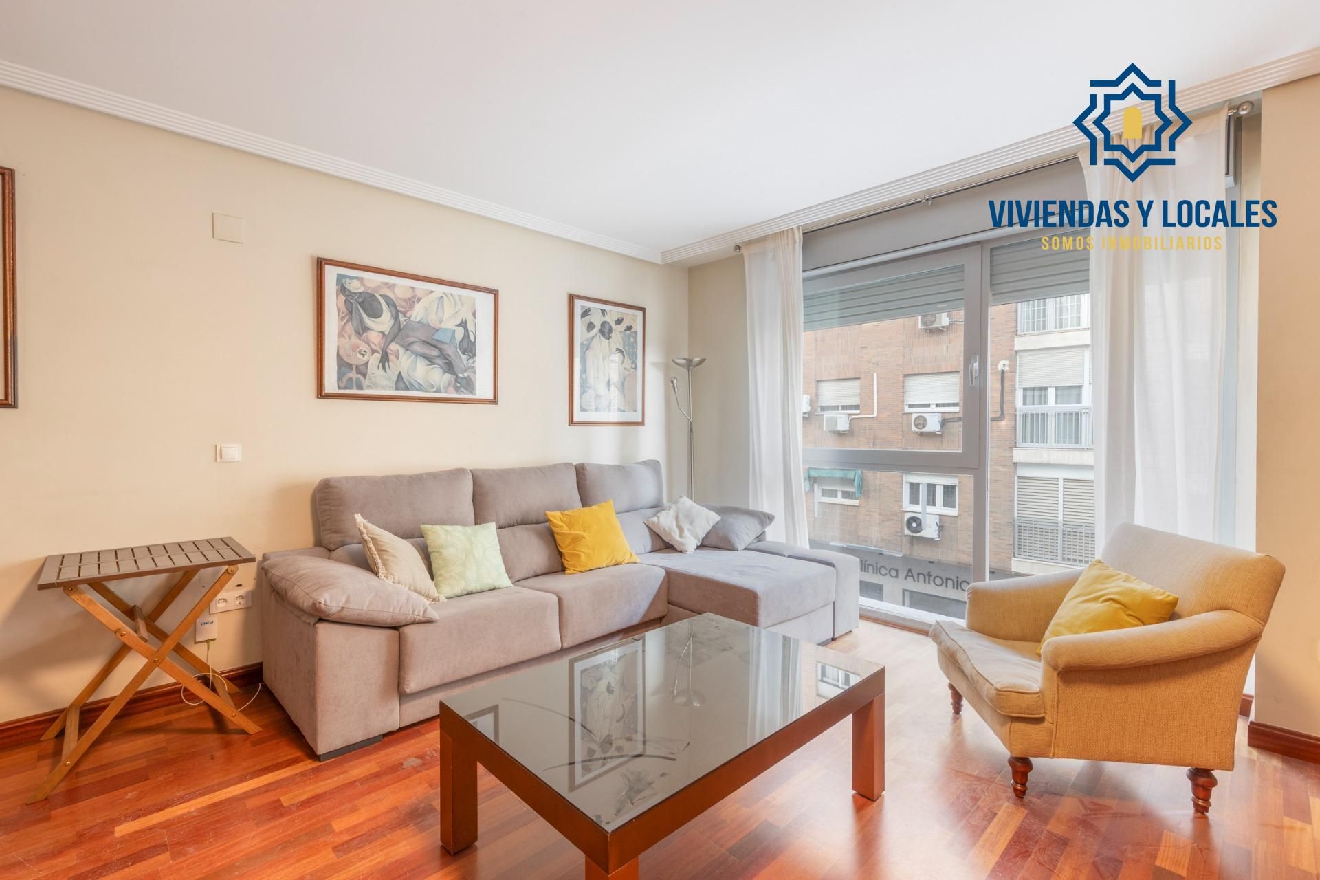 Sala d'estar de Pis en venda en  Granada Capital amb Aire condicionat, Calefacció i Parquet