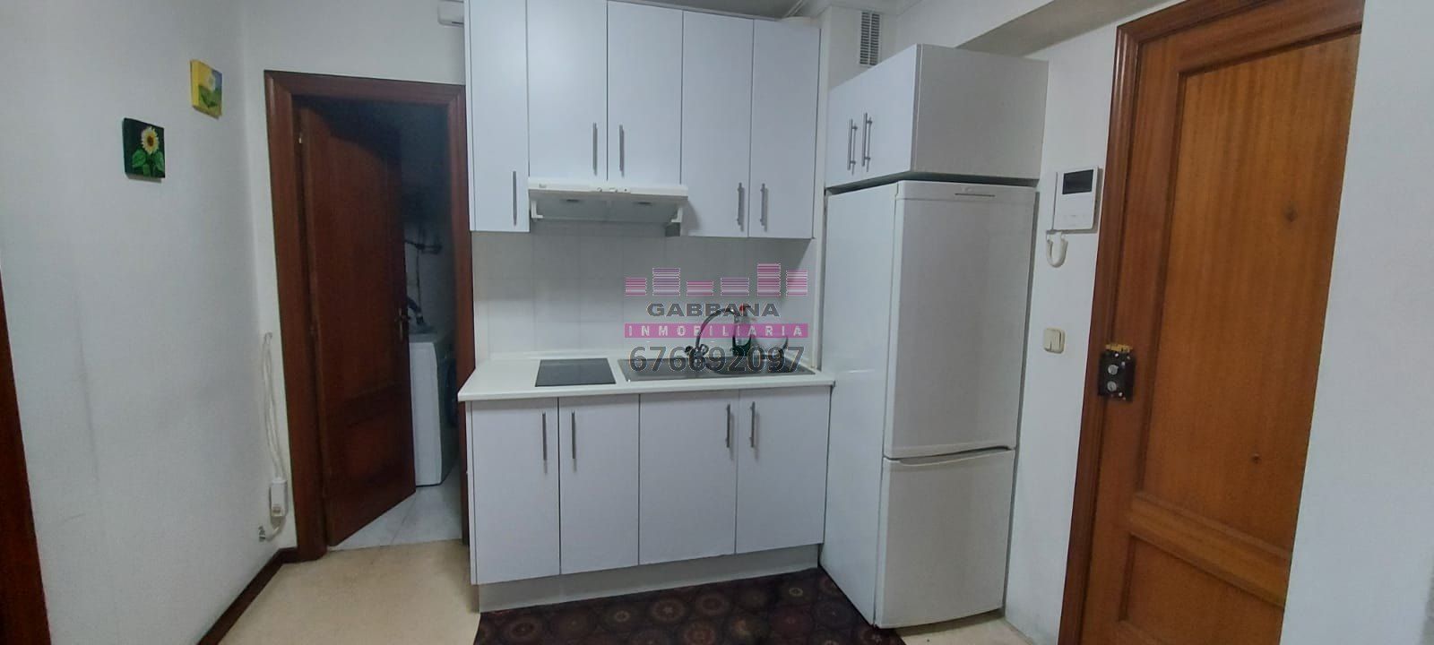 Cuina de Apartament de lloguer en Vigo  amb Moblat, Forn i Rentadora