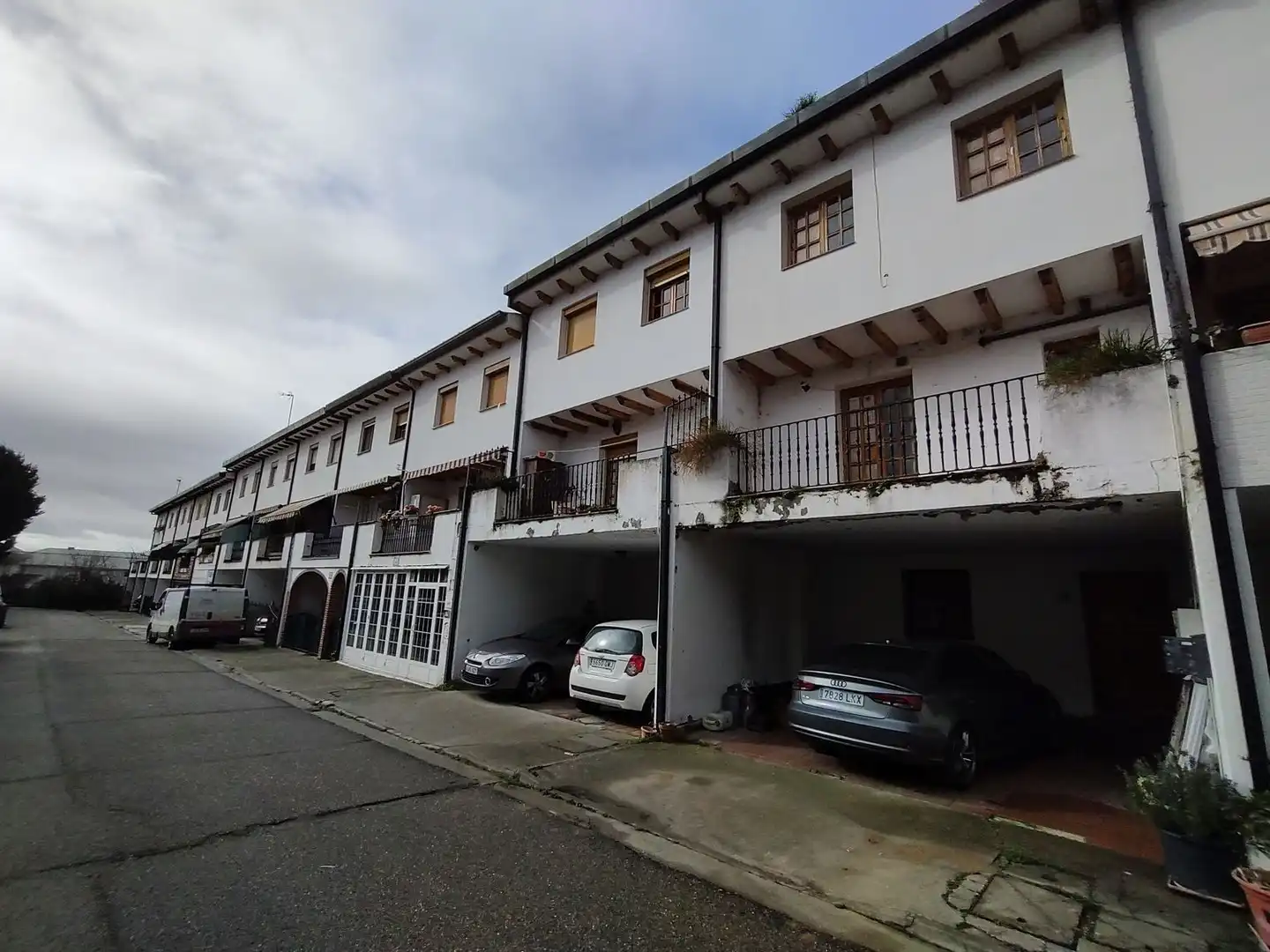 Casa adosada en venda a Mucientes