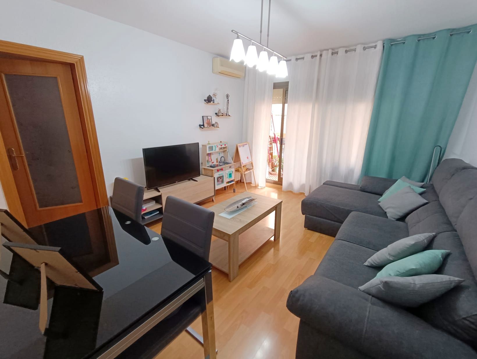 Sala d'estar de Pis en venda en Badalona amb Aire condicionat, Calefacció i Parquet
