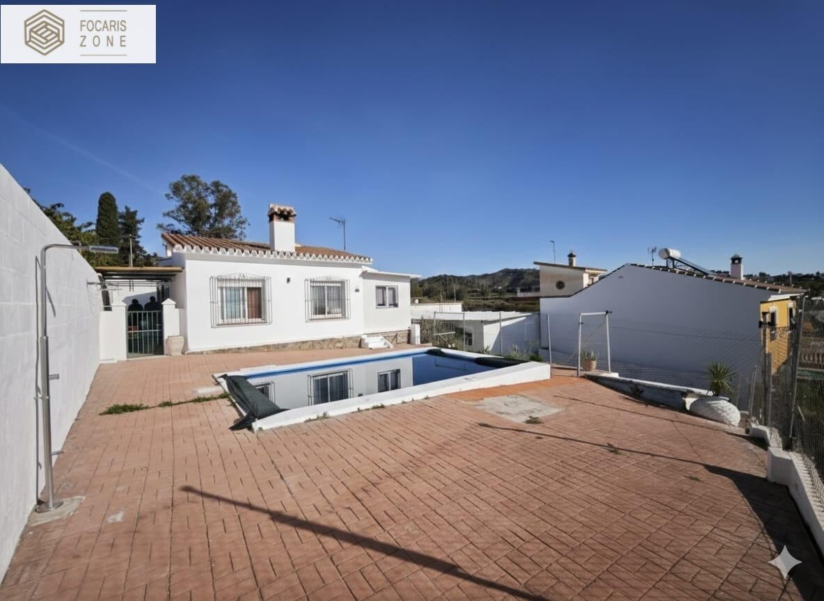 Exterior view of House or chalet for sale in Rincón de la Victoria  with Air Conditioner, Private garden and Swimming Pool