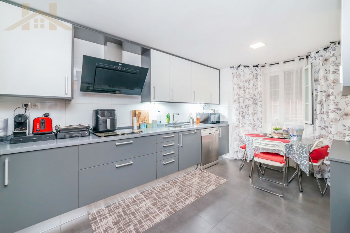 Kitchen of Single-family semi-detached for sale in Valdemoro  with Air Conditioner, Heating and Private garden