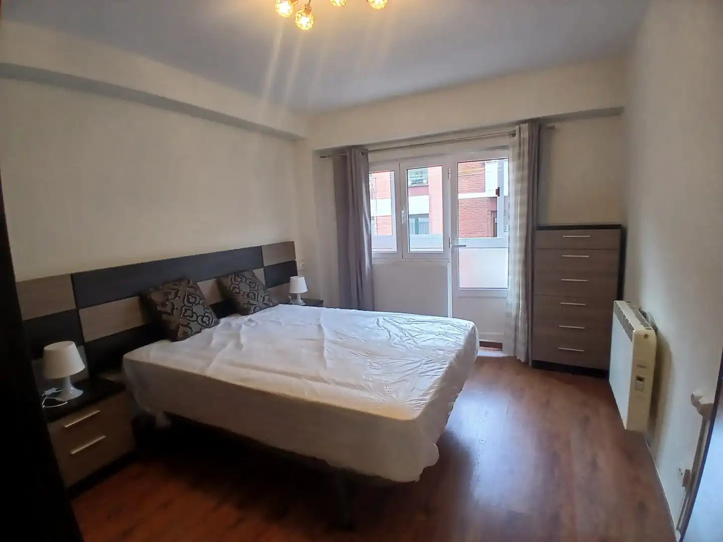 Habitación de Piso de alquiler en Gijón  con Calefacción, Parquet y Amueblado