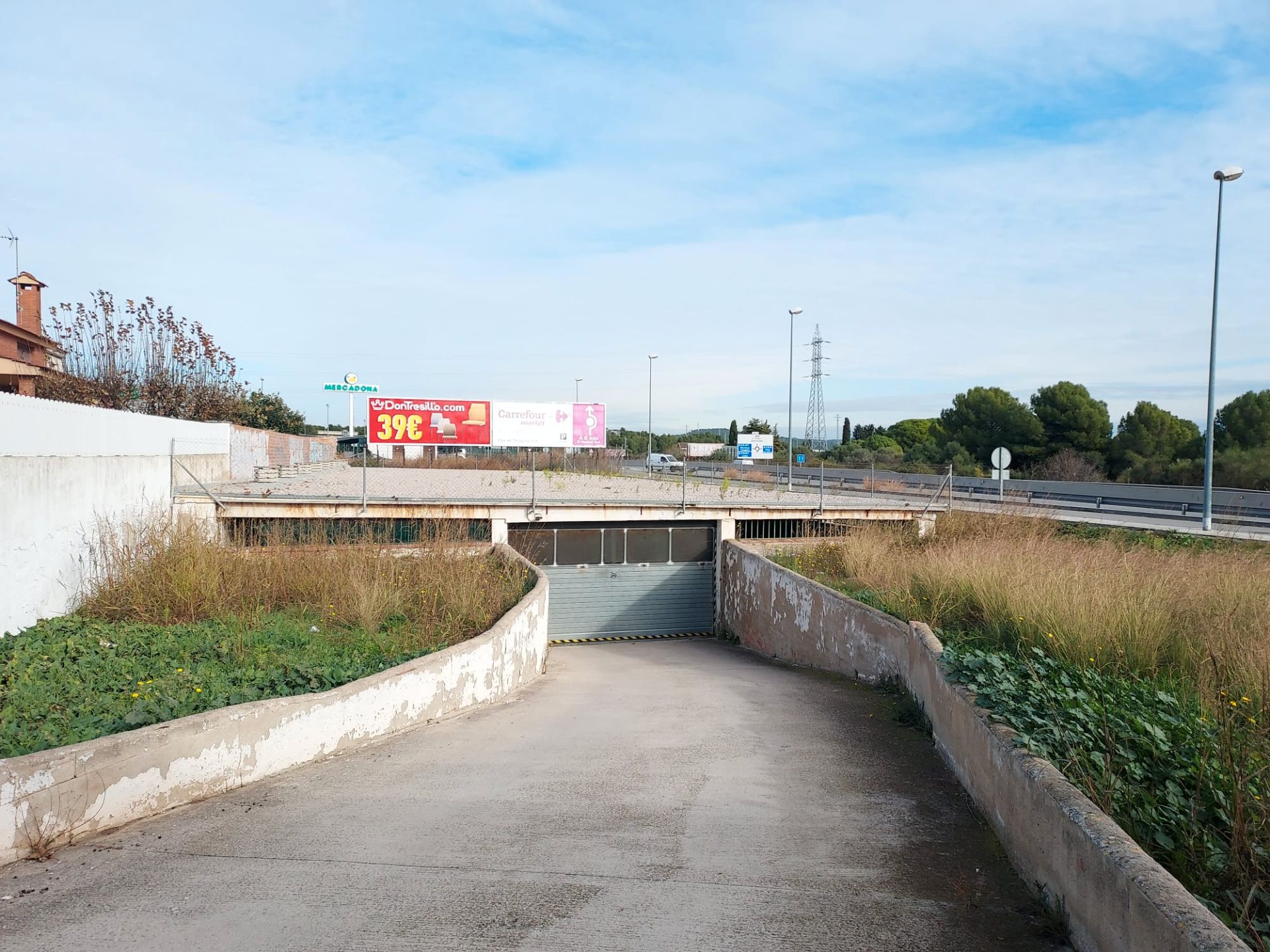 Vista exterior de Garatge en venda en El Vendrell