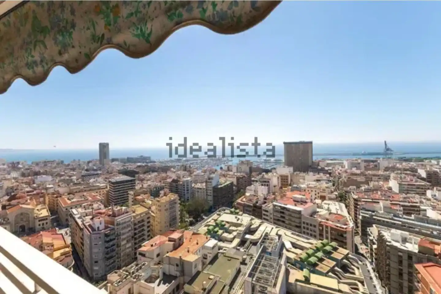 Vista exterior de Piso en venta en Alicante / Alacant con Calefacción y Terraza