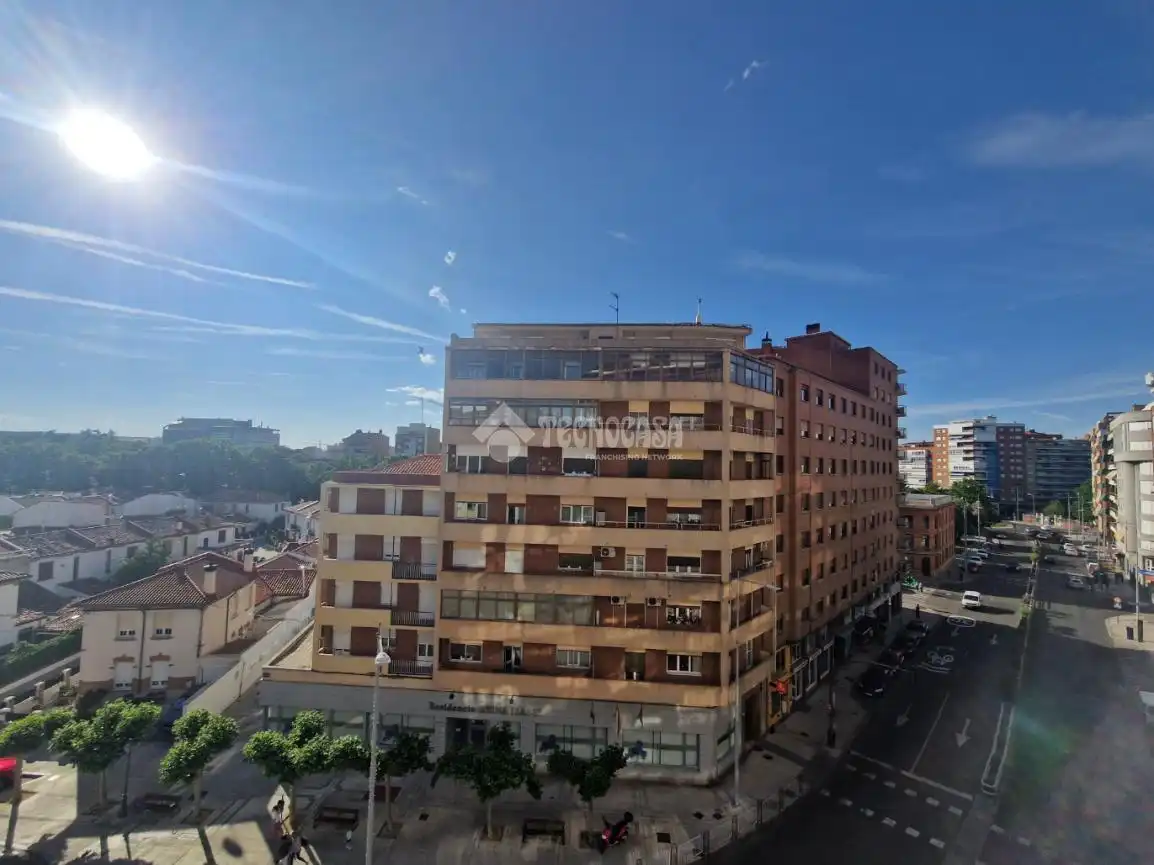 Vista exterior de Piso en venta en Palencia con Calefacción, Parquet y Terraza