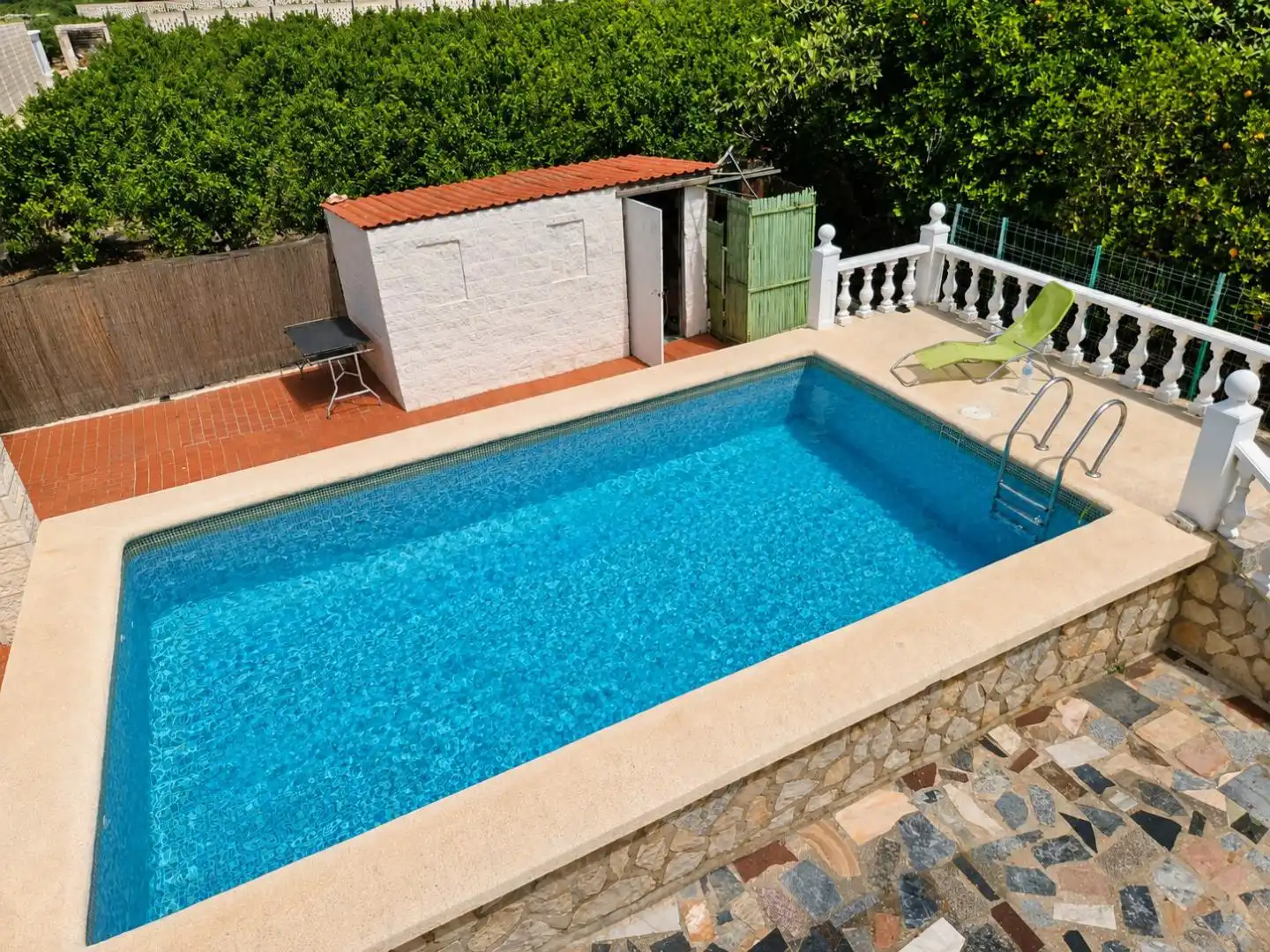 Schwimmbecken von Haus oder Chalet zum Verkauf in Oliva mit Klimaanlage, Privatgarten und Terrasse