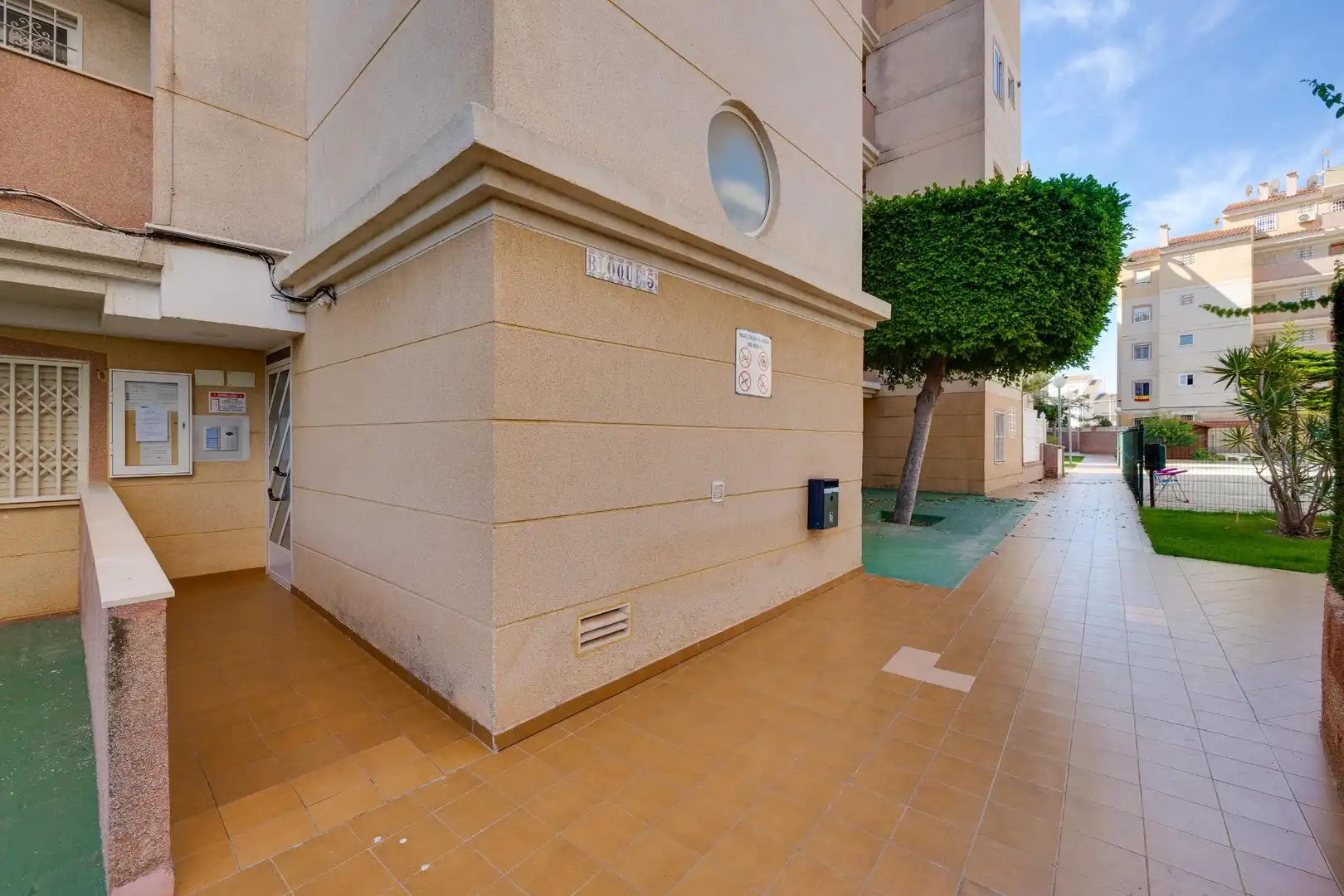 Vista exterior de Apartamento en venta en Torrevieja con Terraza, Amueblado y Piscina comunitaria