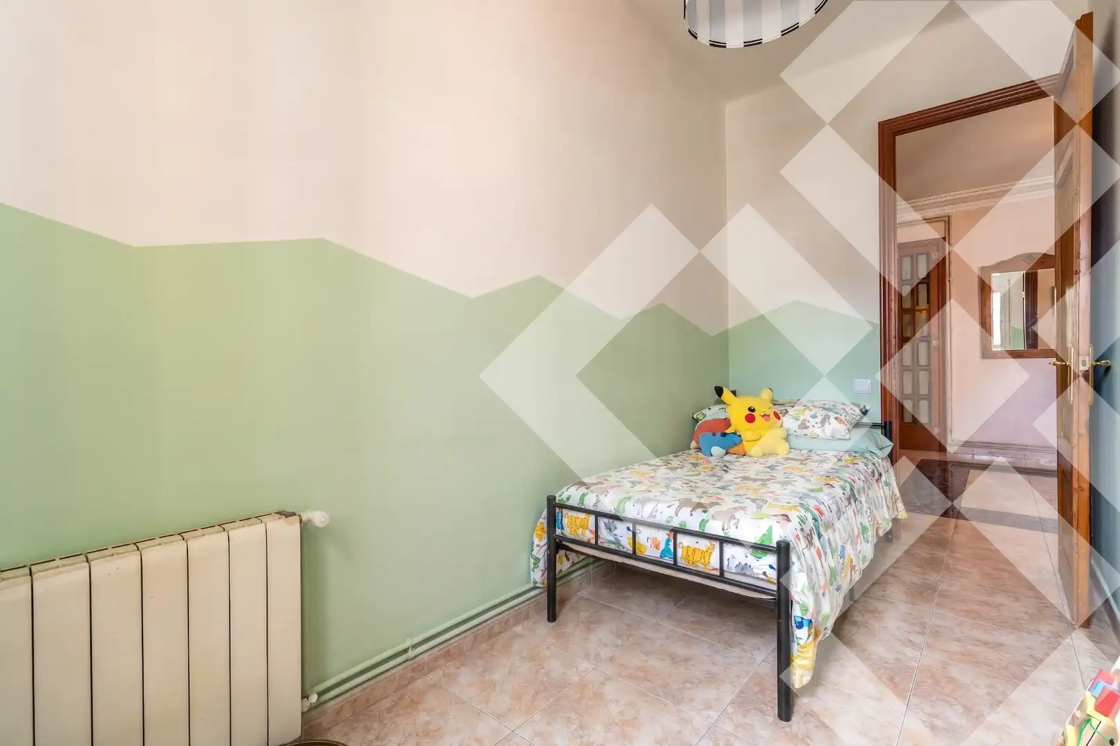 Schlafzimmer von Wohnung zum Verkauf in Barcelona mit Heizung, Ofen und Balkon