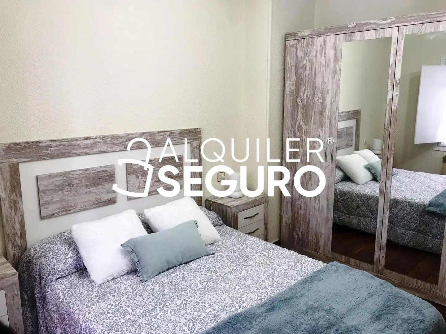 Habitación de Piso de alquiler en Vitoria - Gasteiz con Calefacción y Amueblado