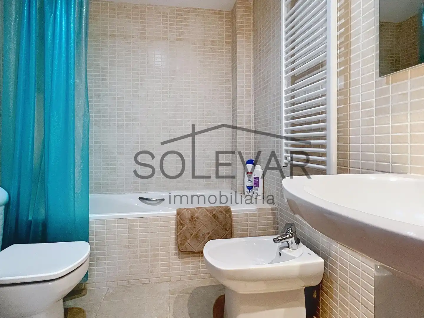 Badezimmer von Wohnung zum Verkauf in La Pobla de Segur mit Klimaanlage, Heizung und Parkett