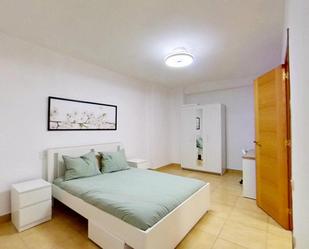 Bedroom of Flat to share in Mislata  with Balcony