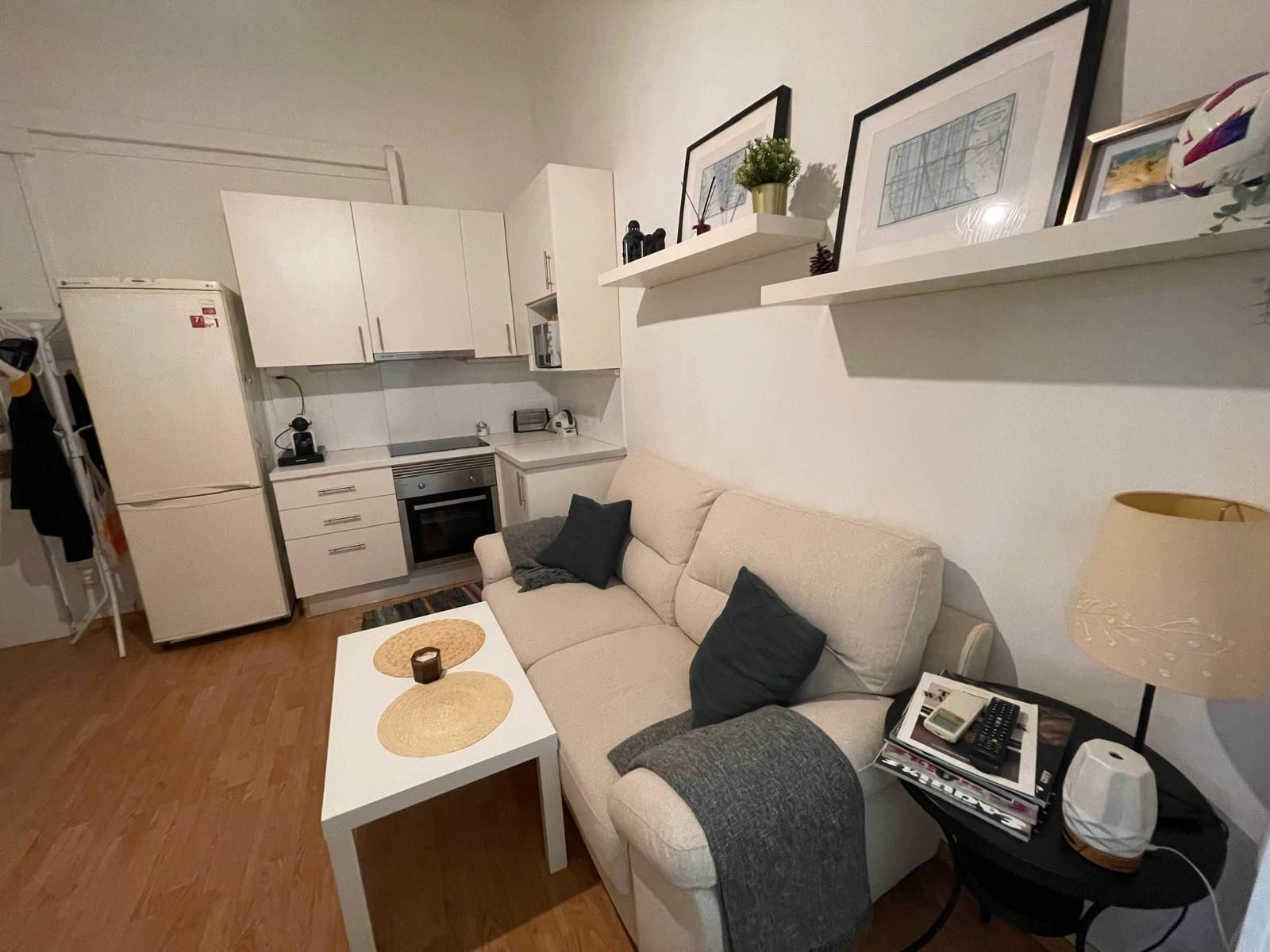 Living room of Flat for sale in  Barcelona Capital  with Parquet flooring and Oven