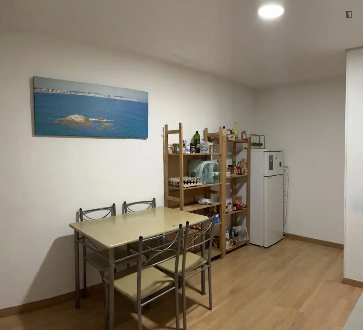 Cuina de Apartament per a compartir en Barcelona amb Moblat, Rentadora i Balcó