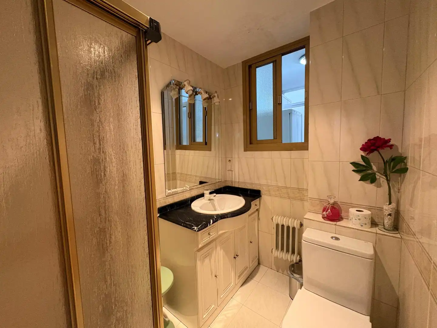 Bathroom of Flat for rent in Ronda