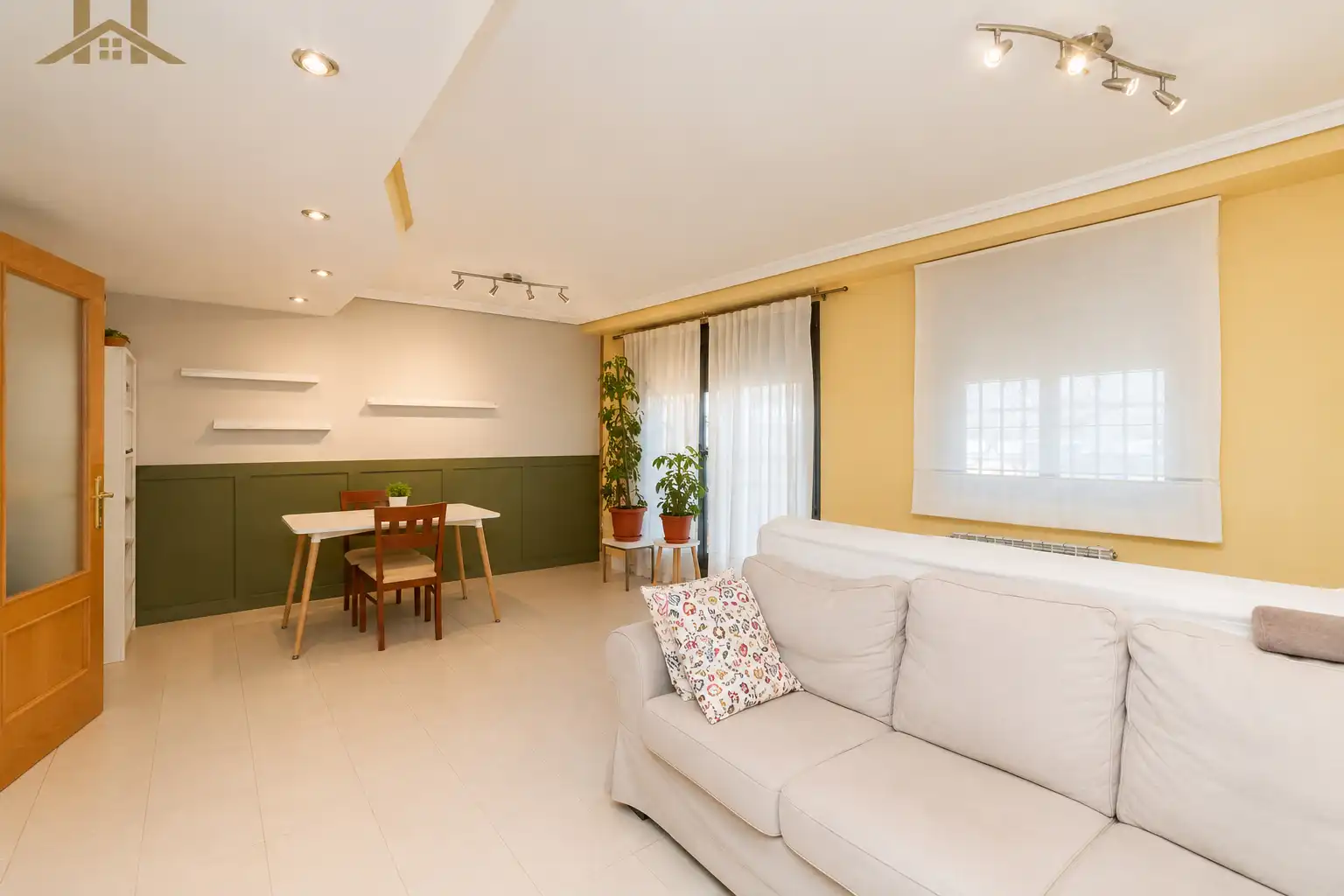 Sala de estar de Casa adosada en venta en Leganés con Aire acondicionado, Calefacción y Jardín privado
