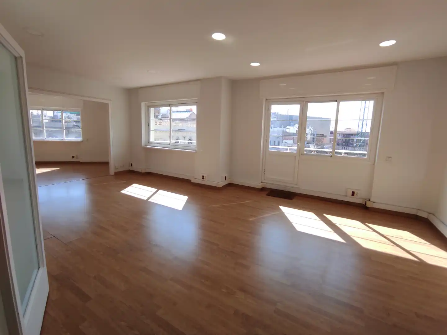 Wohnzimmer von Büro zur Miete in Barcelona mit Klimaanlage, Heizung und Balkon
