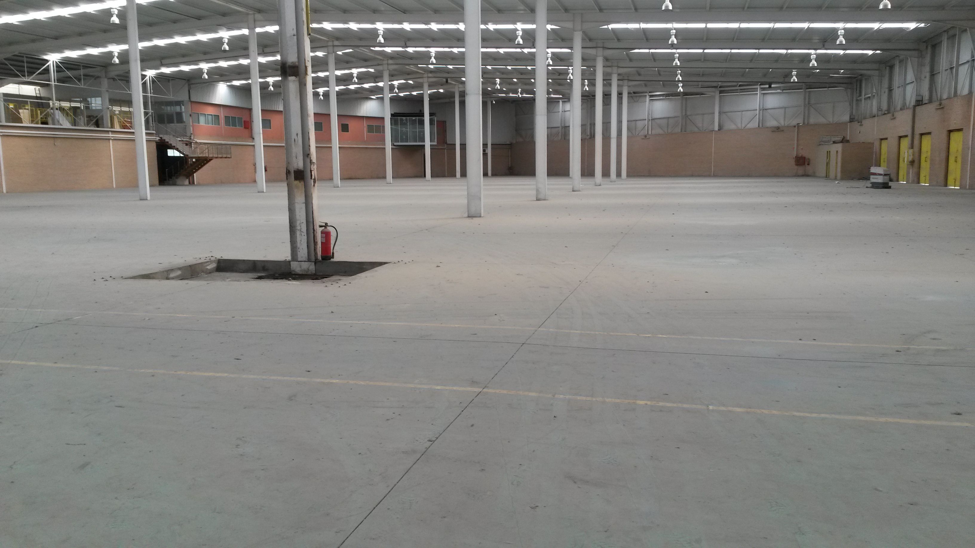 Nave industrial de alquiler en  Sevilla Capital con Alarma