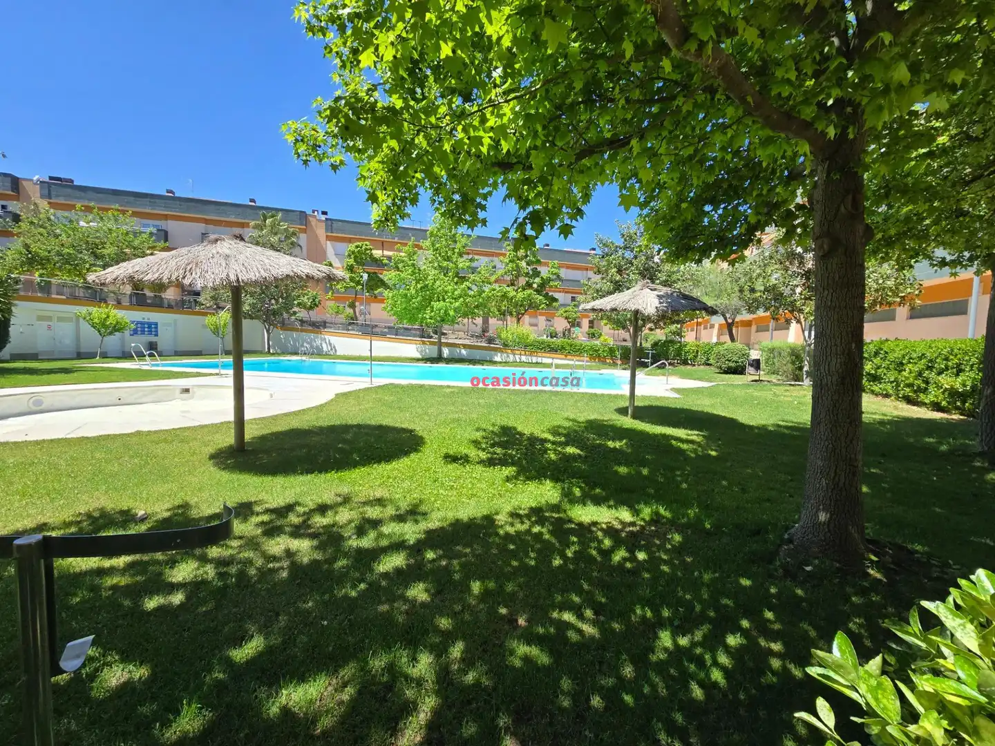 Schwimmbecken von Wohnung zum Verkauf in Pozoblanco mit Klimaanlage, Heizung und Privatgarten