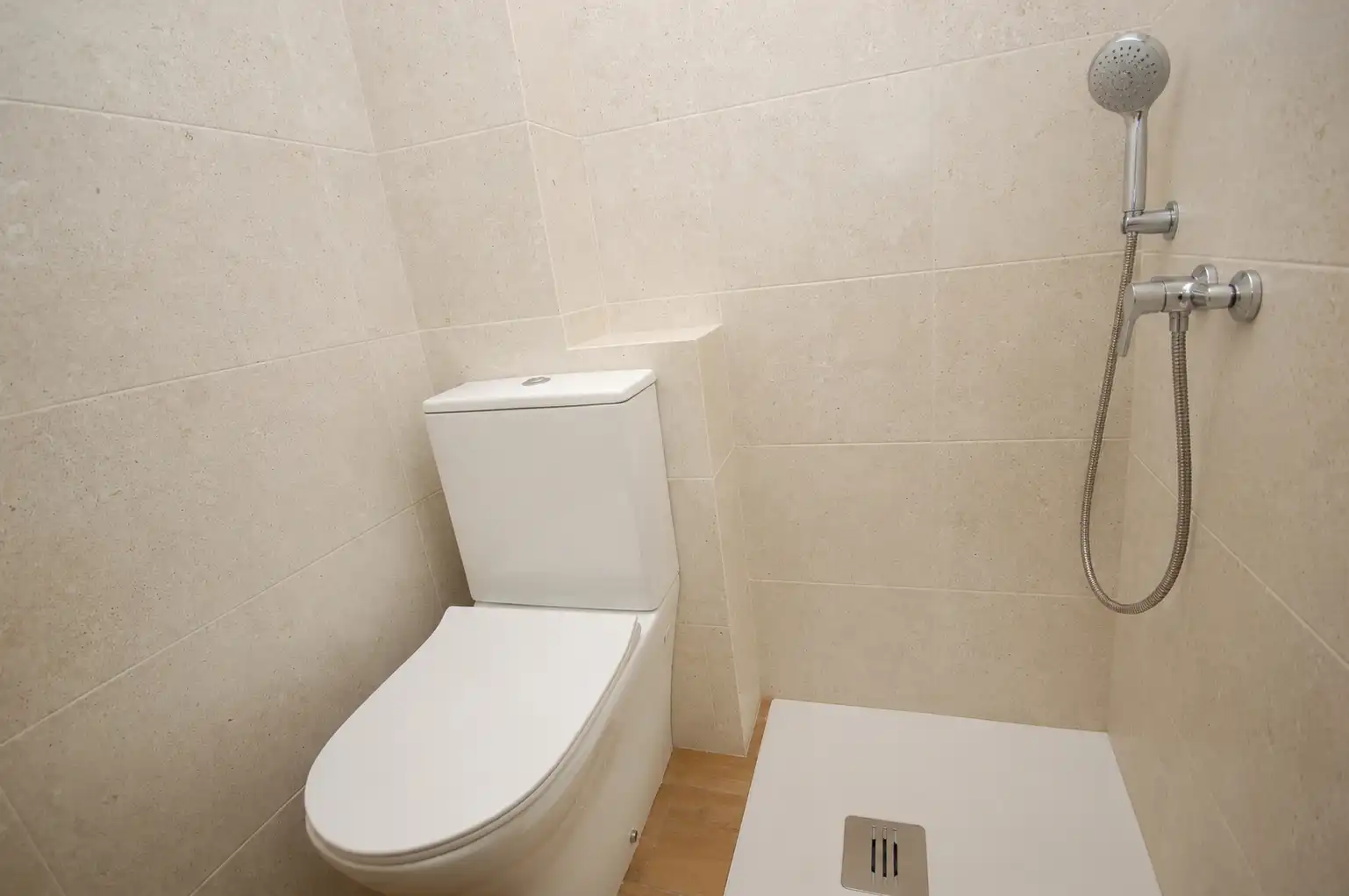 Bathroom of Flat for sale in Madrid  with Heating, Parquet flooring and Furnished