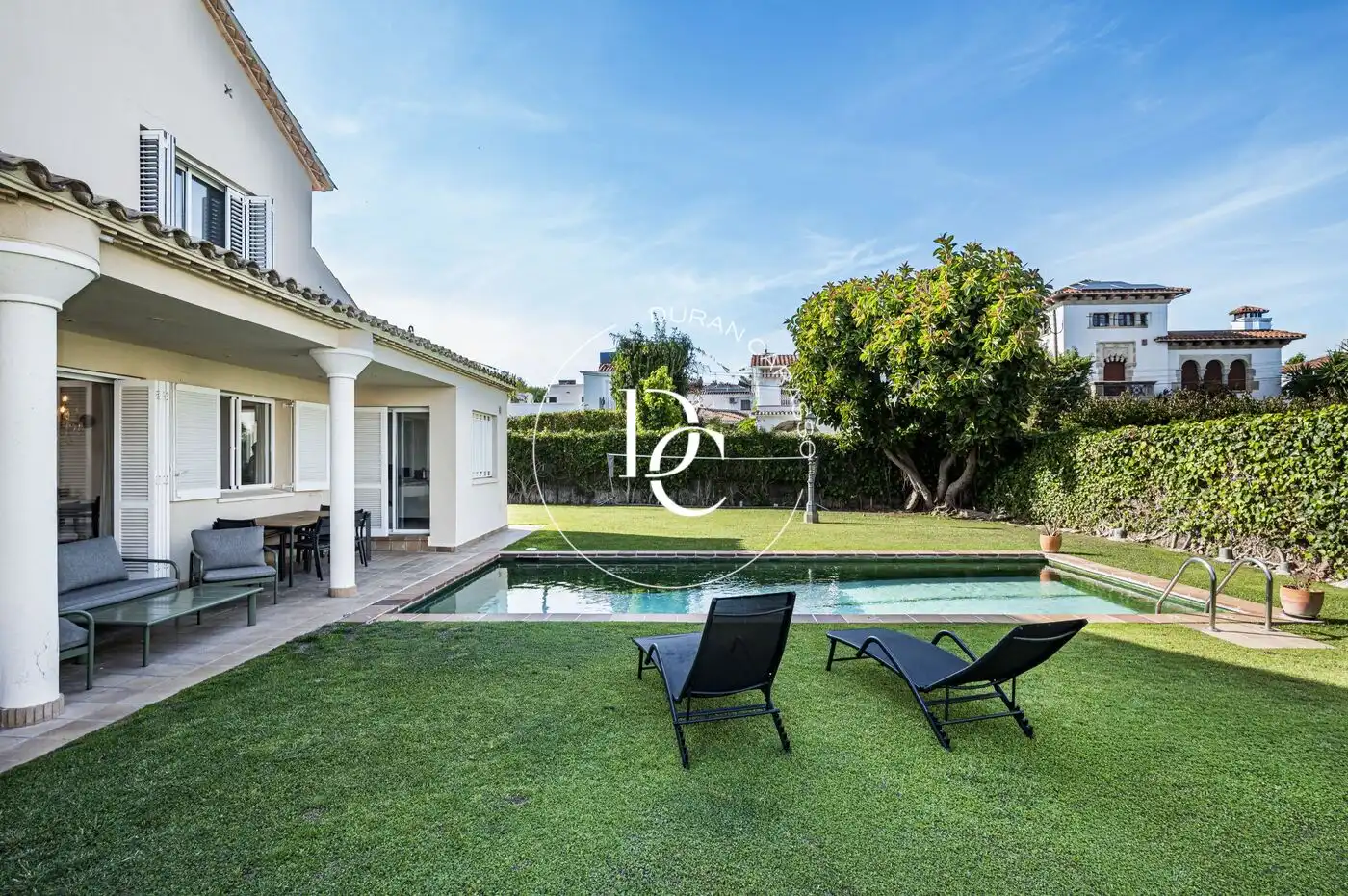 Vista exterior de Casa o xalet de lloguer en Sitges amb Aire condicionat, Calefacció i Jardí privat