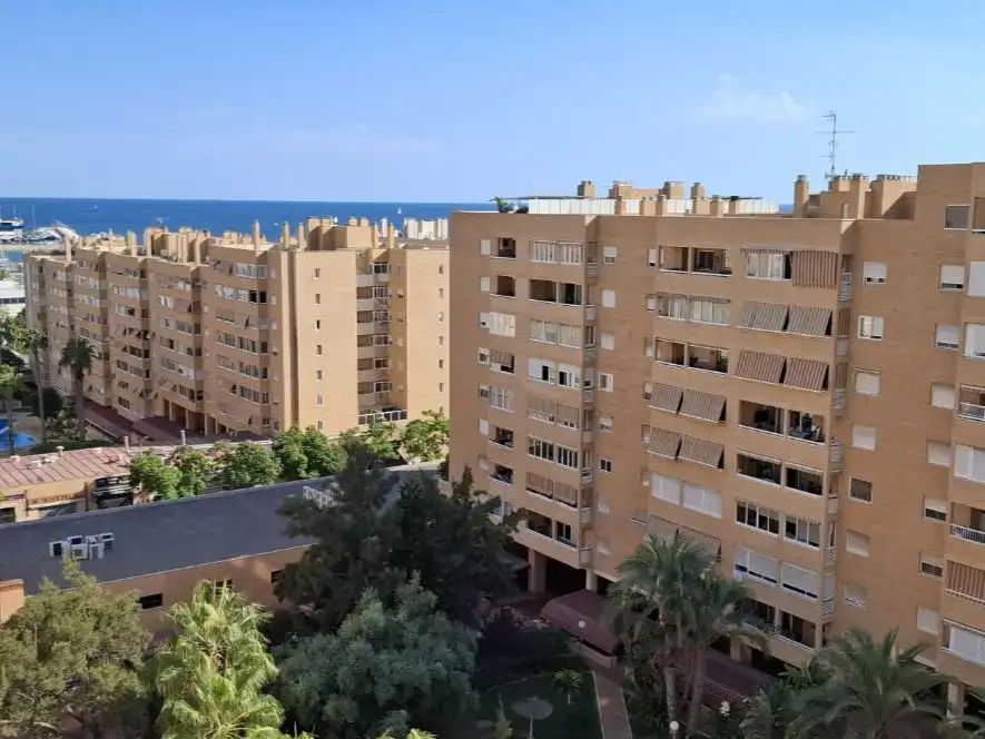 Vista exterior de Piso en venta en Alicante / Alacant con Aire acondicionado y Terraza