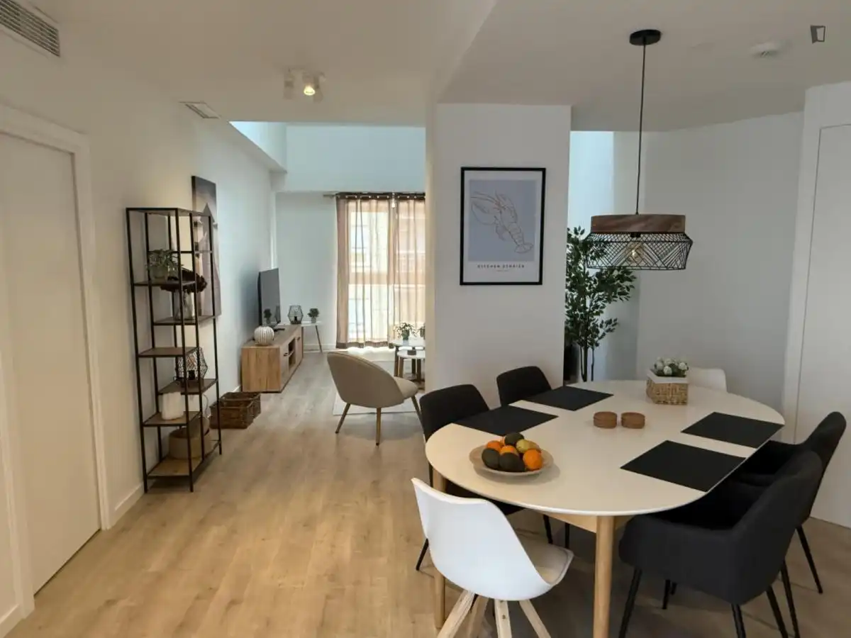 Menjador de Apartament de lloguer en Málaga amb Aire condicionat, Calefacció i Moblat