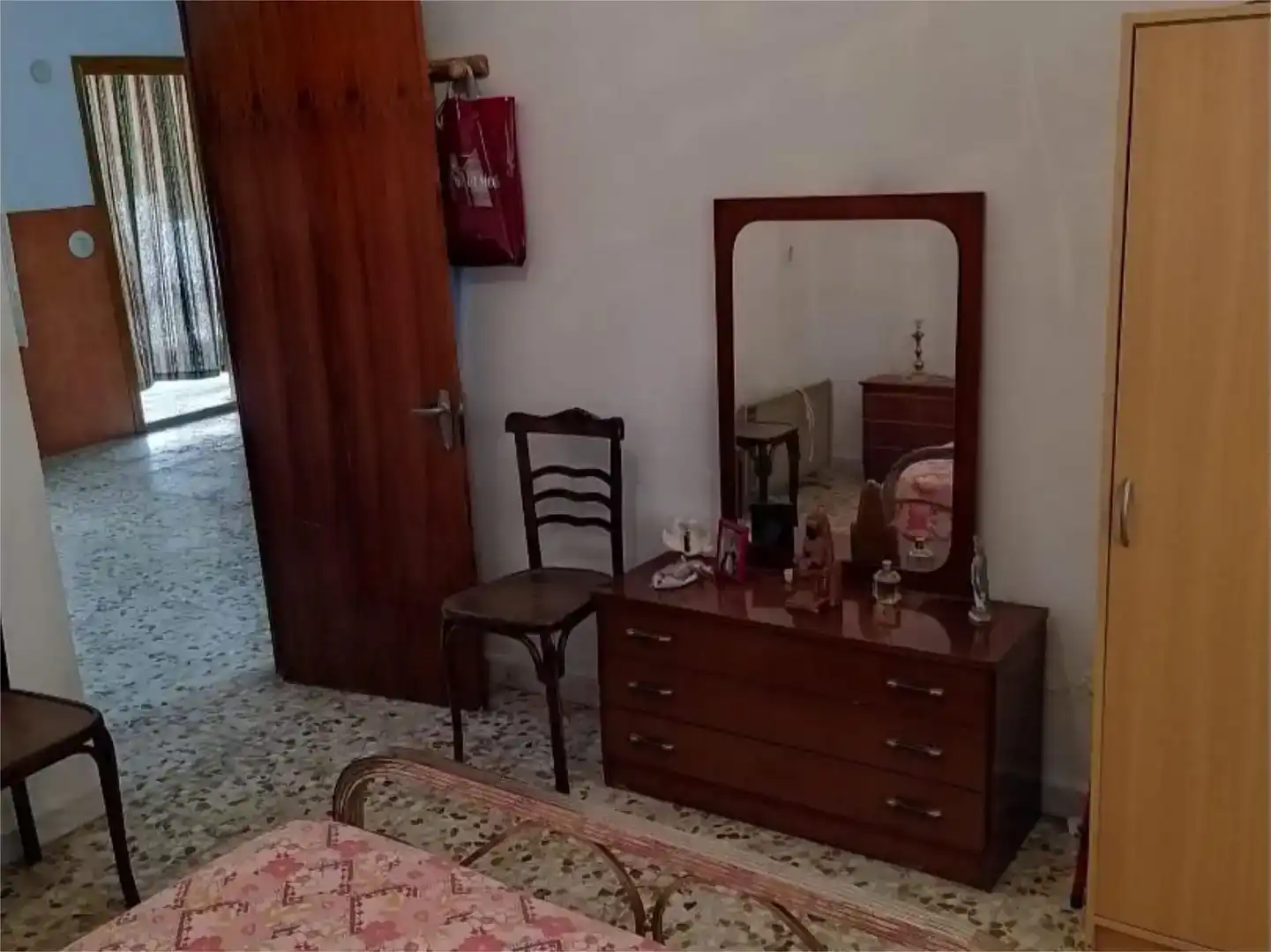 Habitación de Casa adosada en venta en Consuegra, Toledo