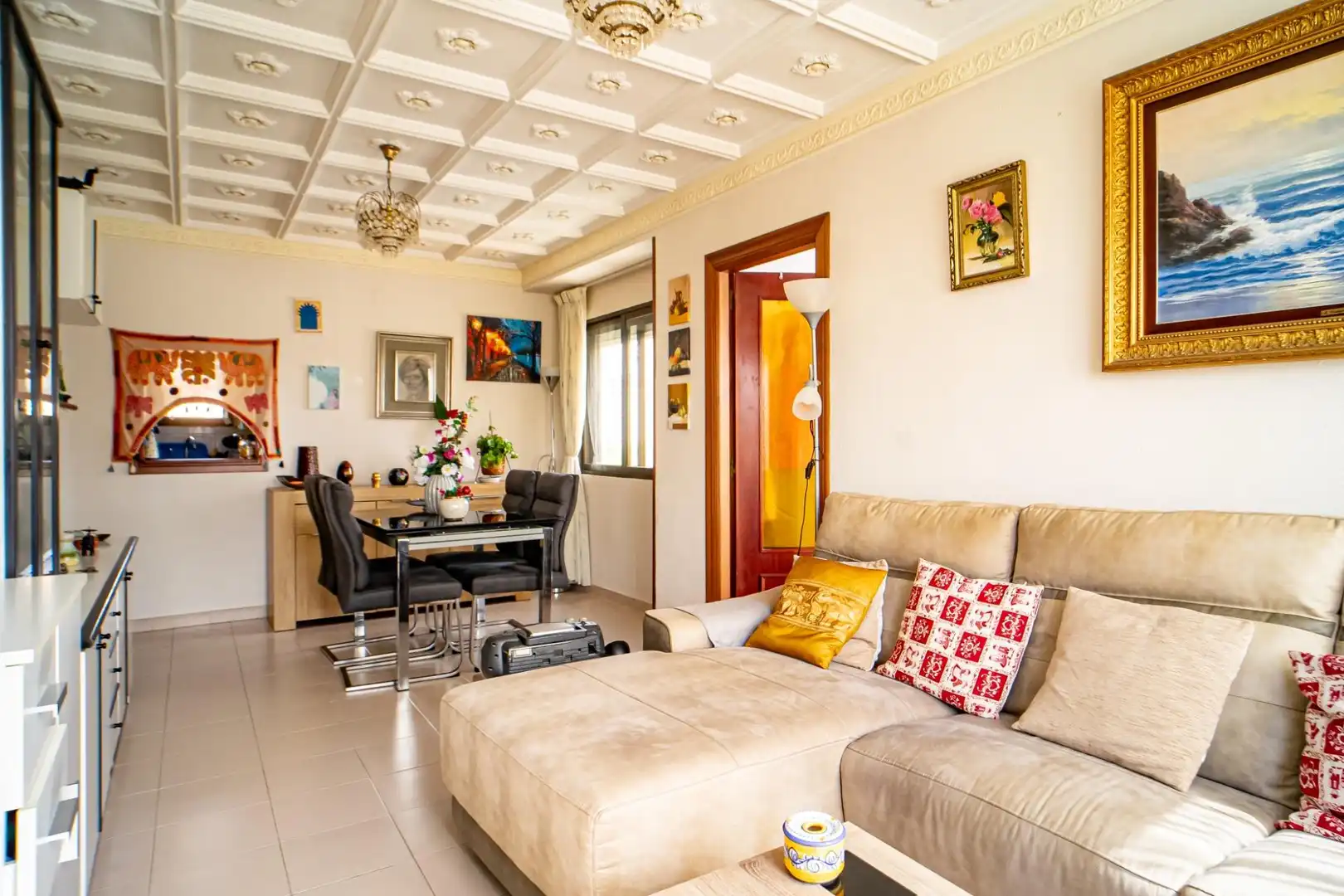 Sala d'estar de Apartament en venda en Benidorm amb Jardí privat i Piscina comunitària