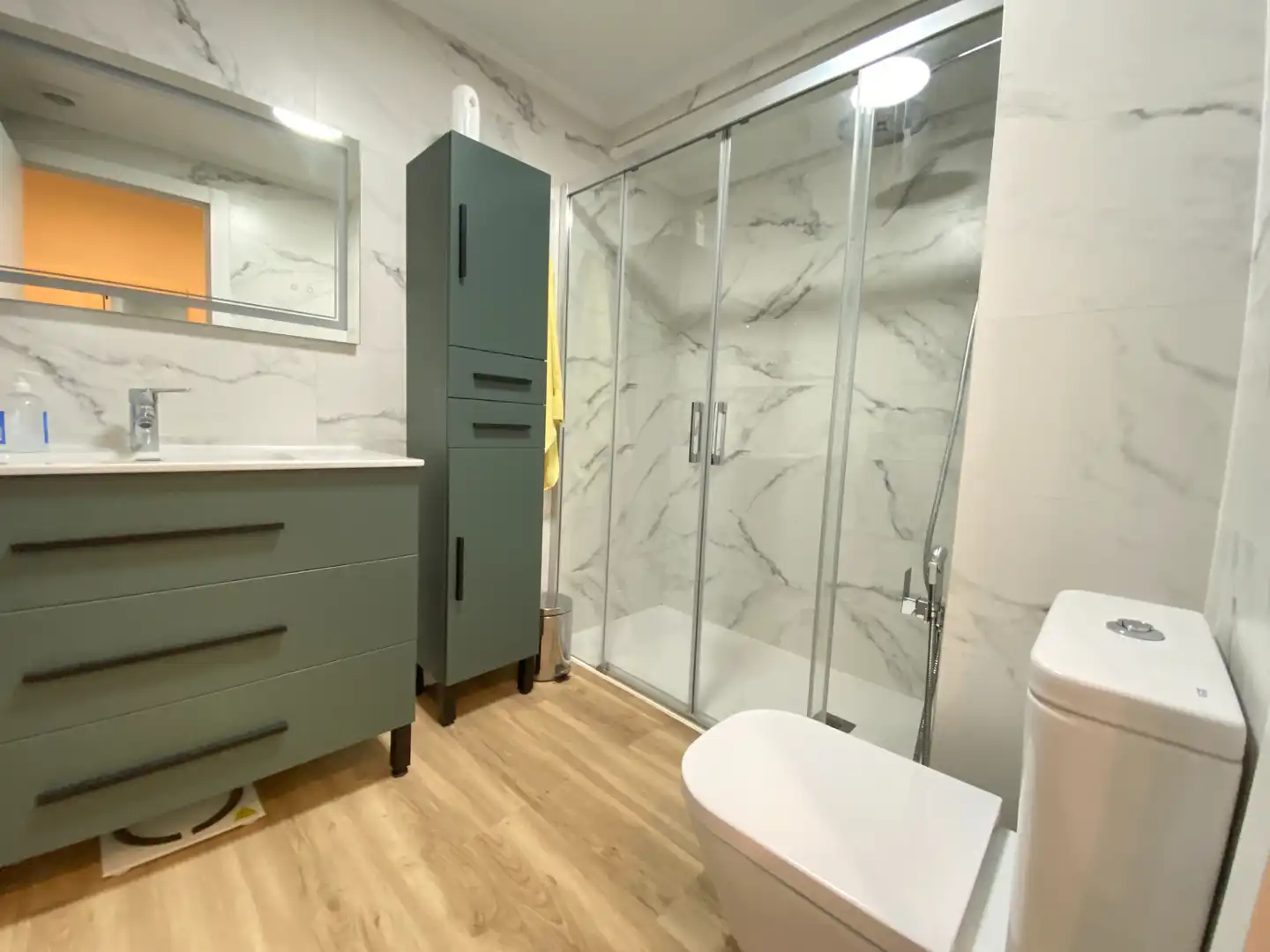 Baño de Piso de alquiler en Bilbao  con Calefacción, Terraza y Amueblado