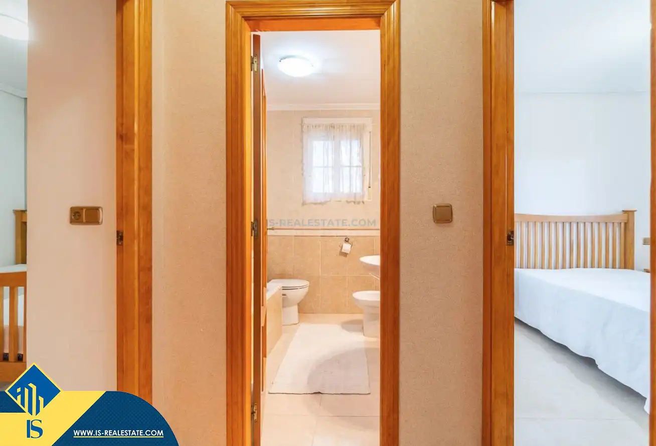 Baño de Apartamento en venta en Orihuela con Aire acondicionado, Calefacción y Jardín privado