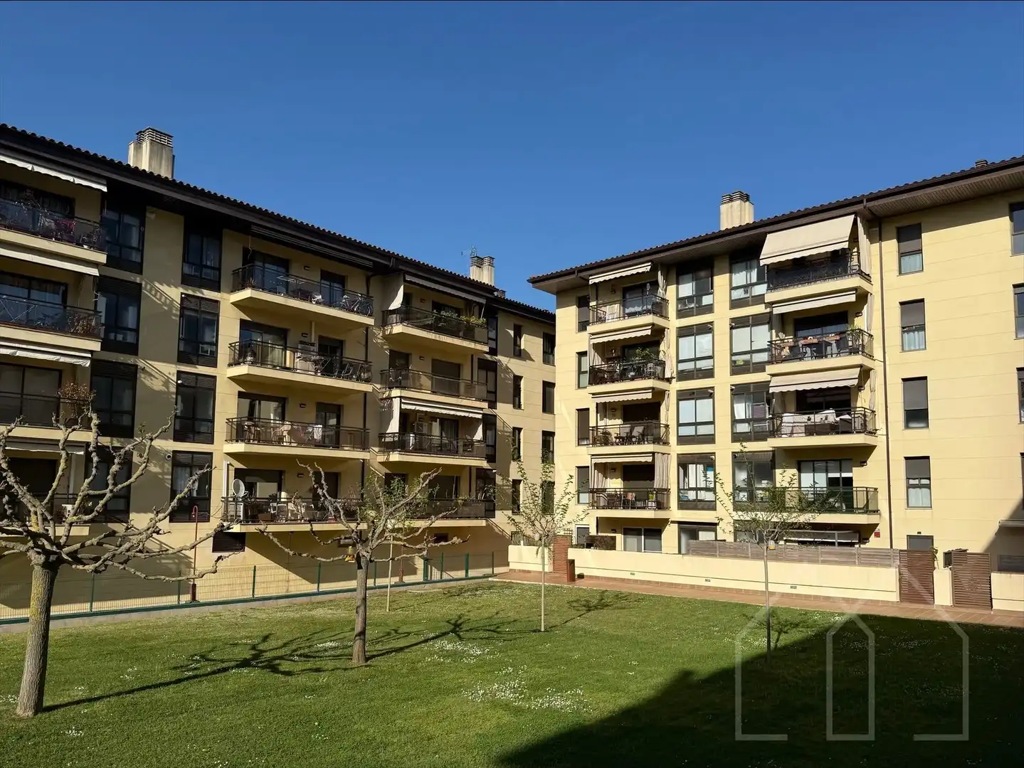 Vista exterior de Pis en venda en Girona amb Aire condicionat, Calefacció i Terrassa