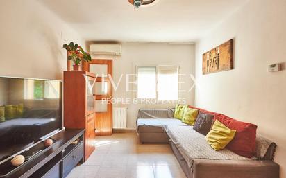 Living room of Flat for sale in  Barcelona Capital  with Balcony