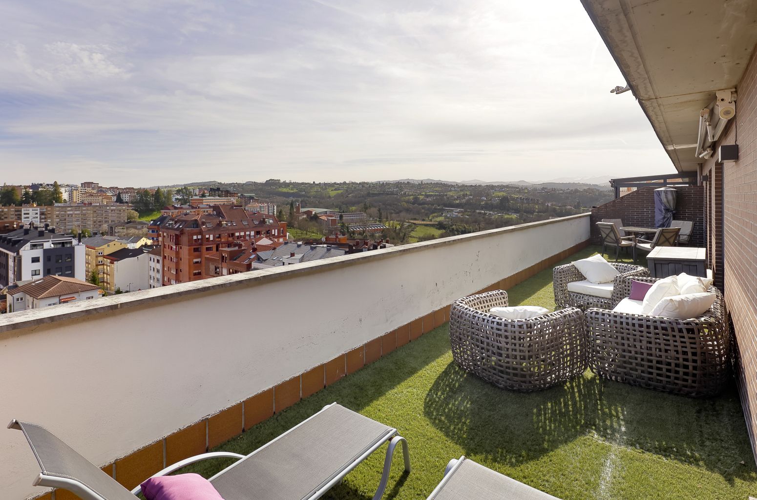 Terraza de Ático en venta en Oviedo  con Calefacción, Terraza y Trastero