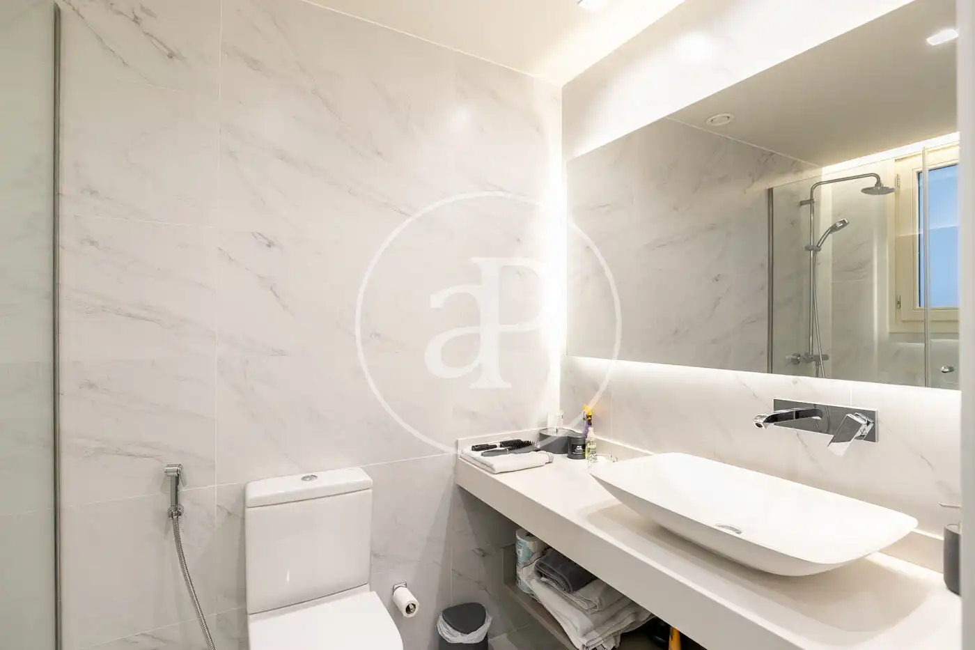 Badezimmer von Wohnung zum Verkauf in Barcelona mit Klimaanlage, Heizung und Möbliert
