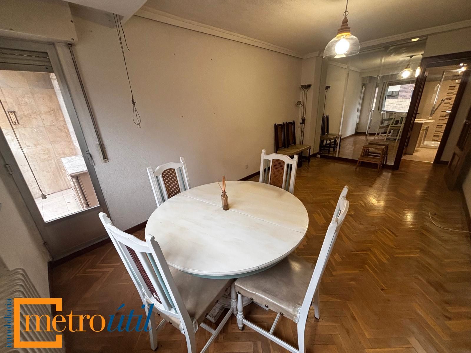 Menjador de Pis en venda en Salamanca Capital amb Calefacció, Parquet i Balcó