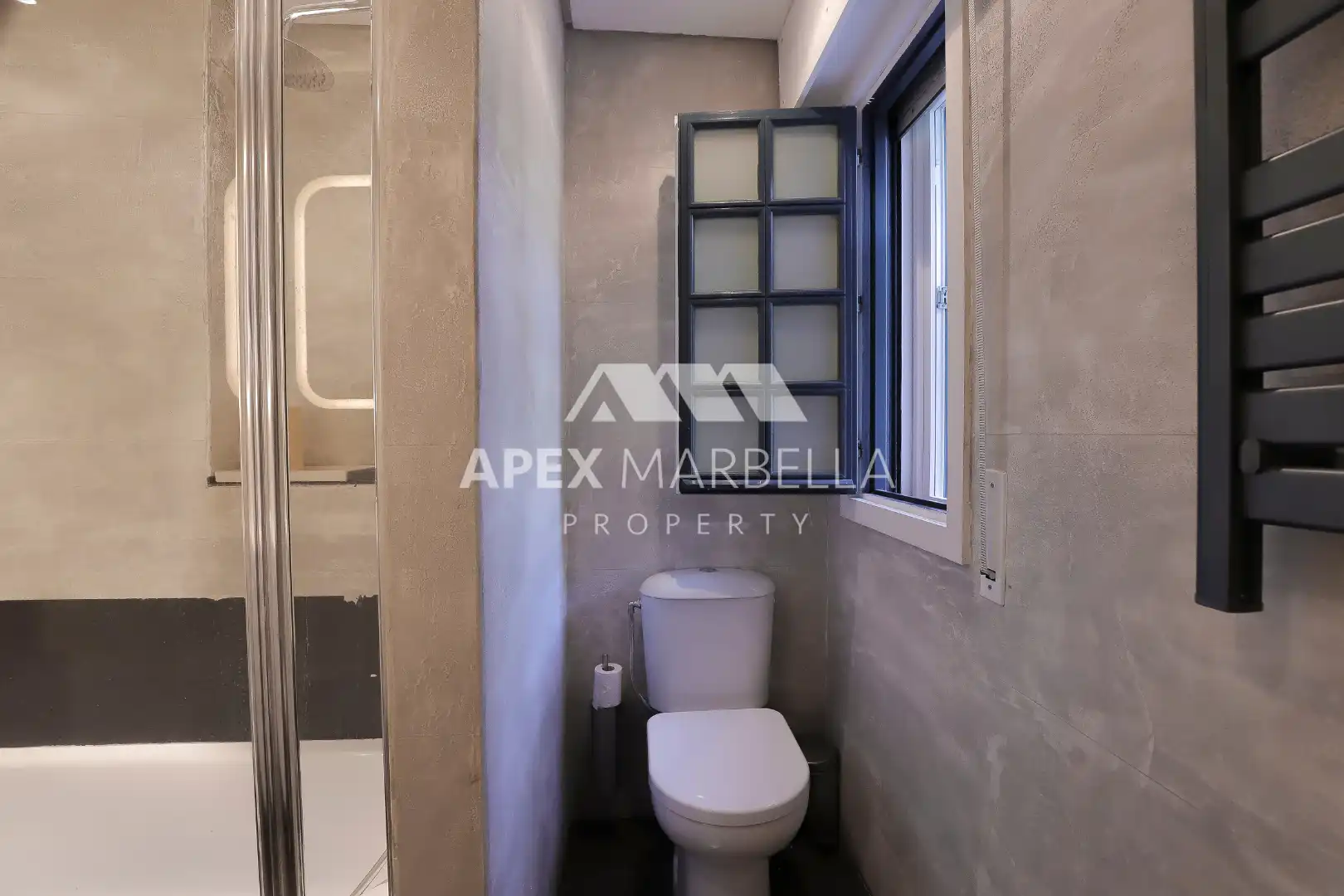 Badezimmer von Wohnung zum Verkauf in Marbella mit Klimaanlage, Terrasse und Möbliert