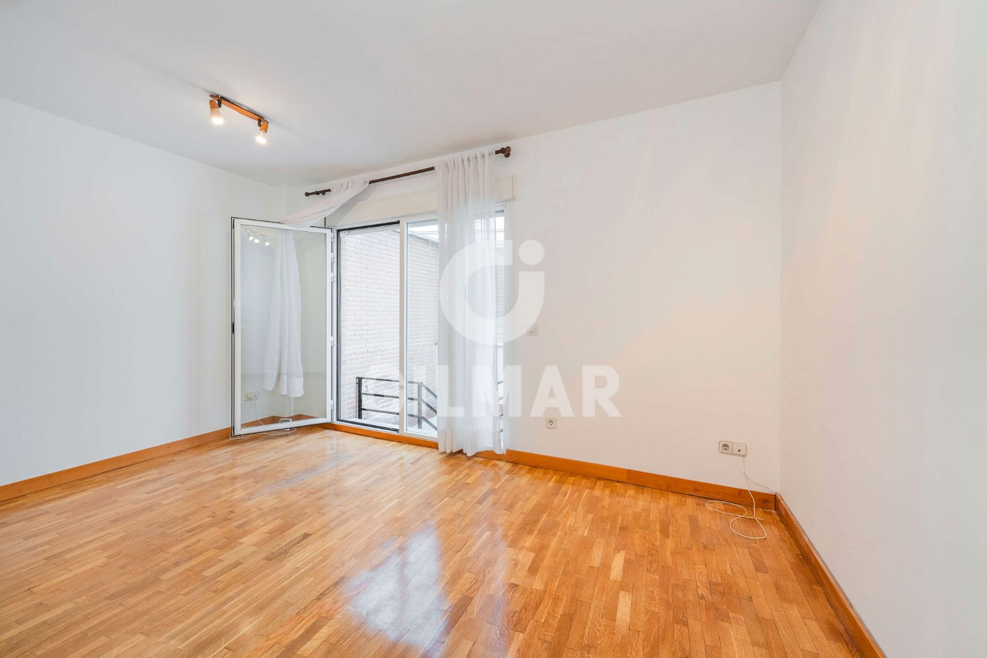 Bedroom of Flat for sale in  Madrid Capital  with Air Conditioner, Heating and Terrace